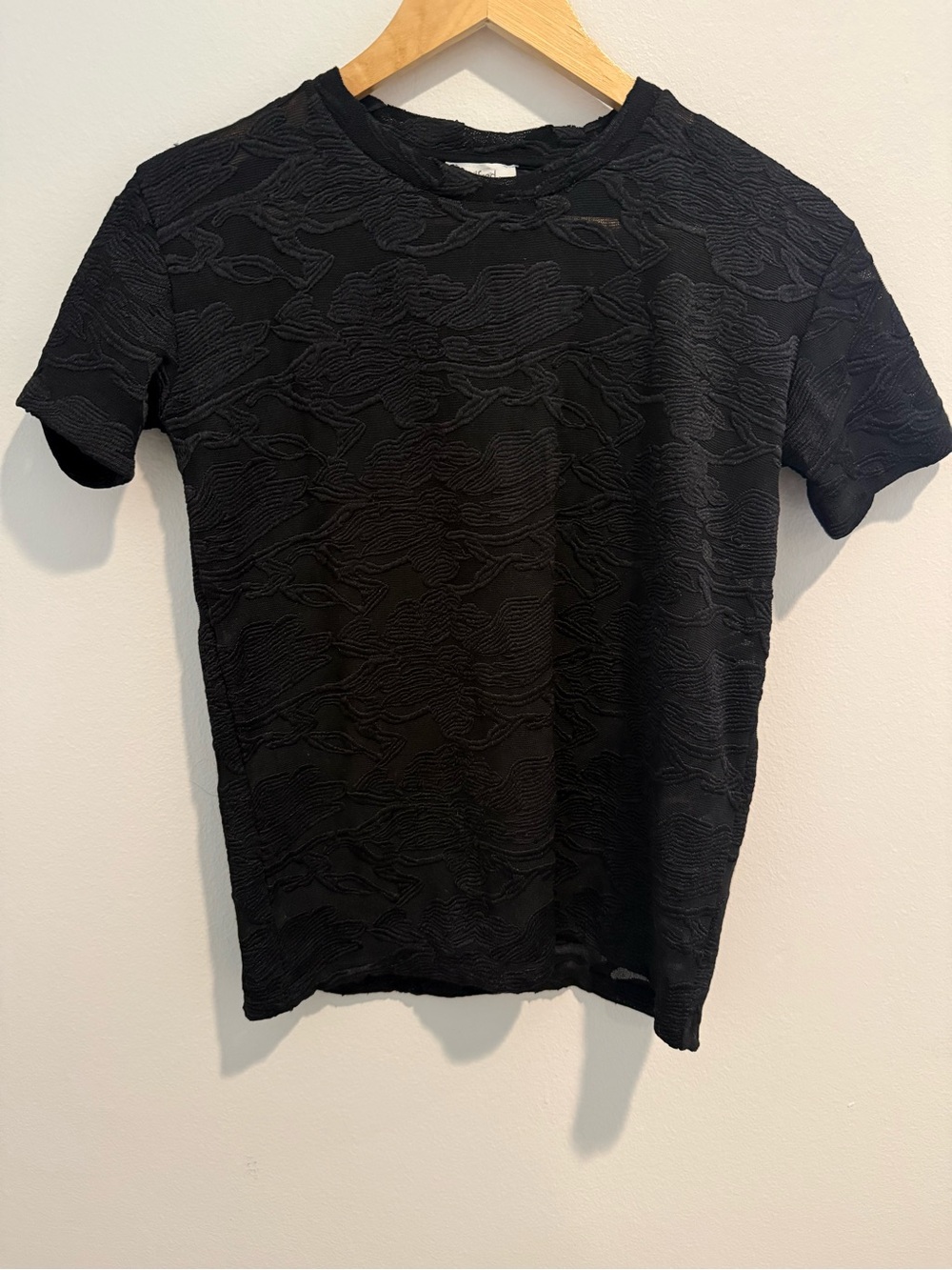 Wilfred Aritzia Black Textured Floral Mesh Top XS